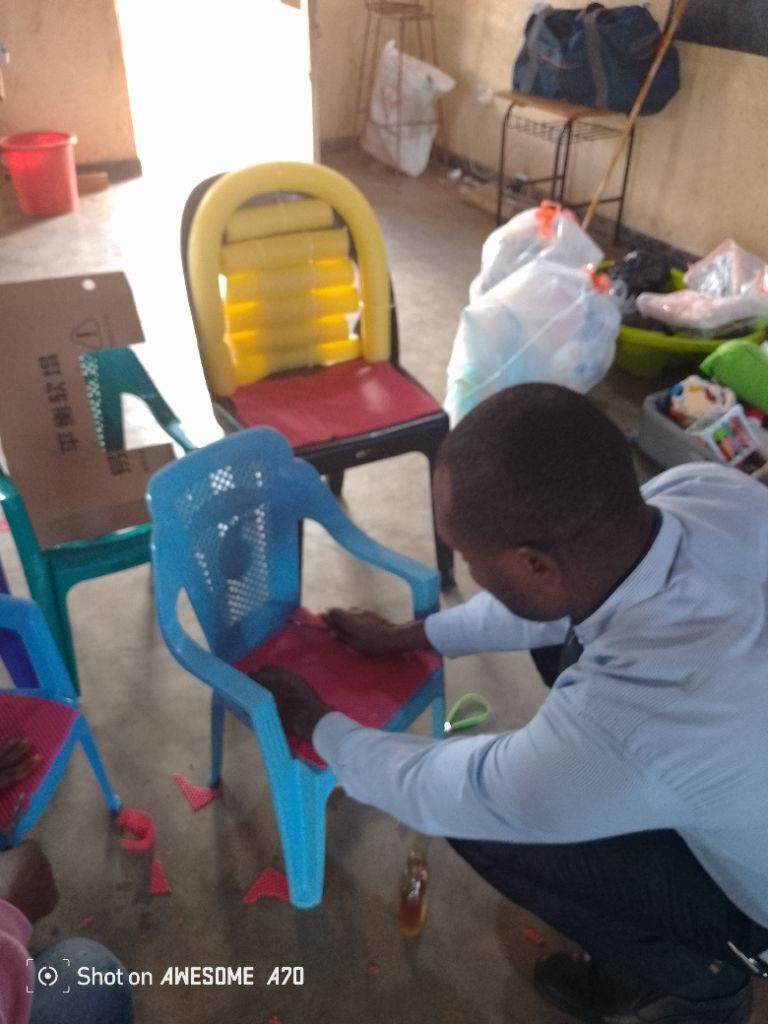 Practical chair-making activity in a DICD learning space